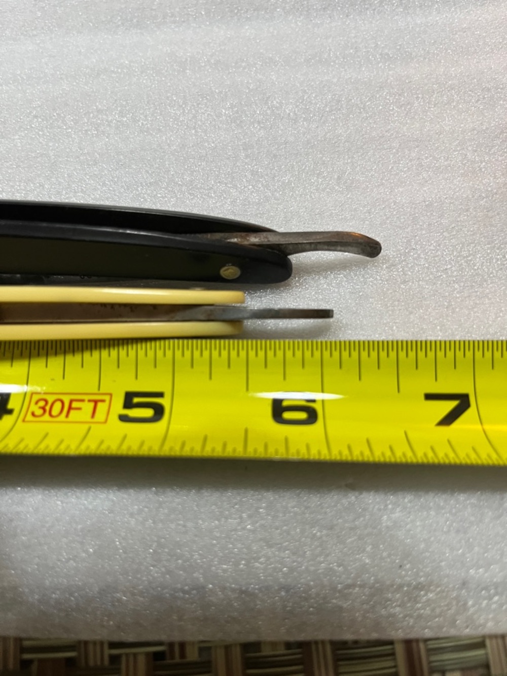 Straight Razor with Yellow Handle - Picture 5 of 6
